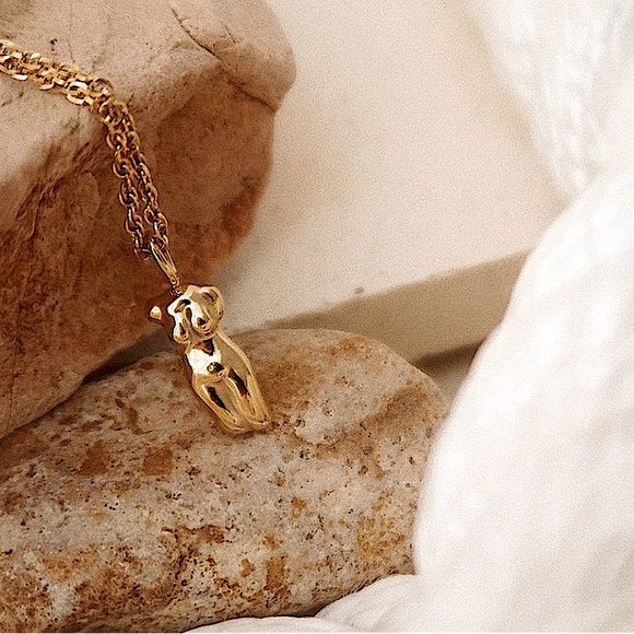 n e w | 18k gold goddess pendant necklace ✨ - Picture 2 of 4